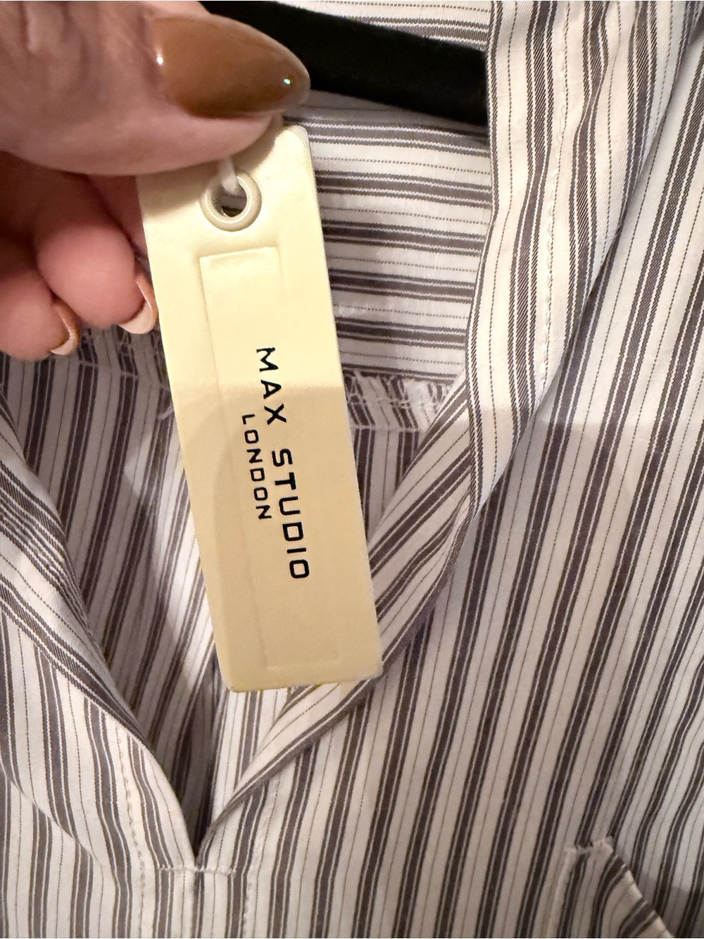 NWT Max Studio Women’s Gray & White Striped Blouse- Size L - Picture 3 of 4